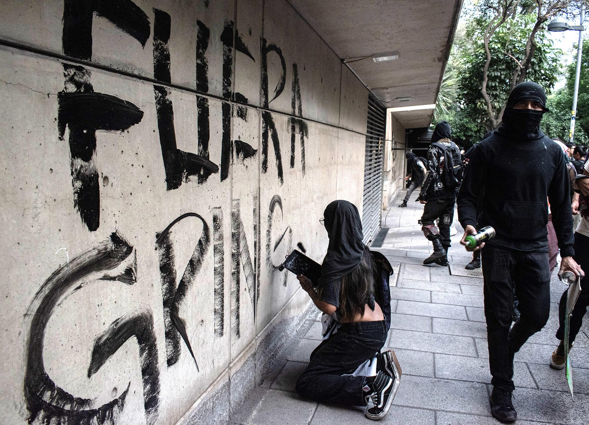 Airbnb gentrificación México "Fuera Gringos"